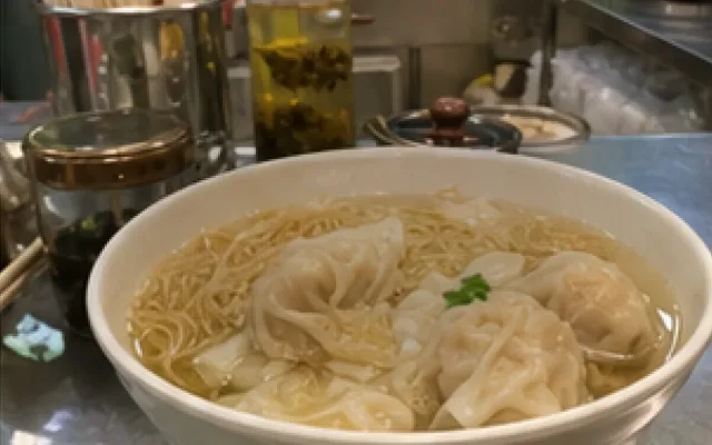 홍콩에서 맛볼 음식과 식당 분위기를 담은 라우섬키 누들 대표 이미지