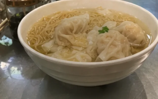 홍콩에서 맛볼 음식과 식당 분위기를 담은 콴키 죽승면 대표 이미지