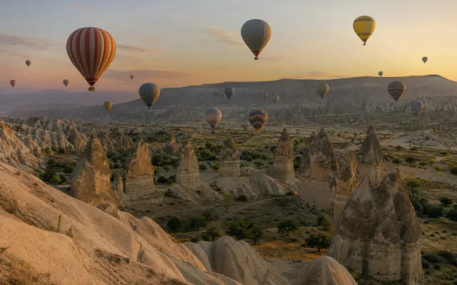 카파도키아의 장소와 이동 풍경을 담은 카파도키아 2박은 열기구 취소까지 계산해야 완성된다 대표 이미지